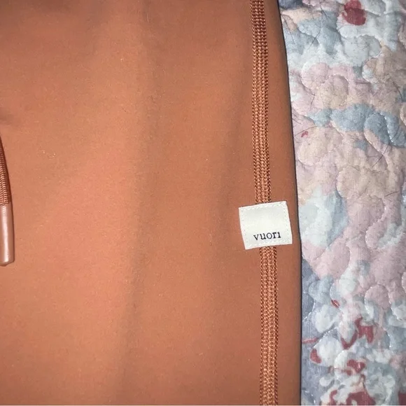 Vuori Women's 7/8 Daily Leggings - Picture 9 of 10